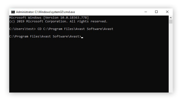 Verwenden der Schnittstelle mit der Befehlszeile im abgesicherten Modus von Windows 10, um auf Avast Free Antivirus zuzugreifen.